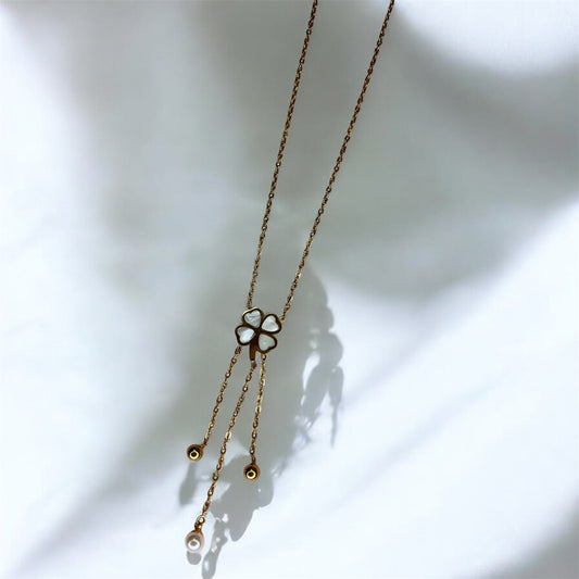 COLLIER PENDENTIF TREFLE NACRÉ EN ACIER INOXYDABLE