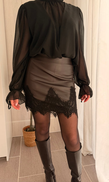 Jupe Simili Cuir Chocolat – Élégance & dentelle