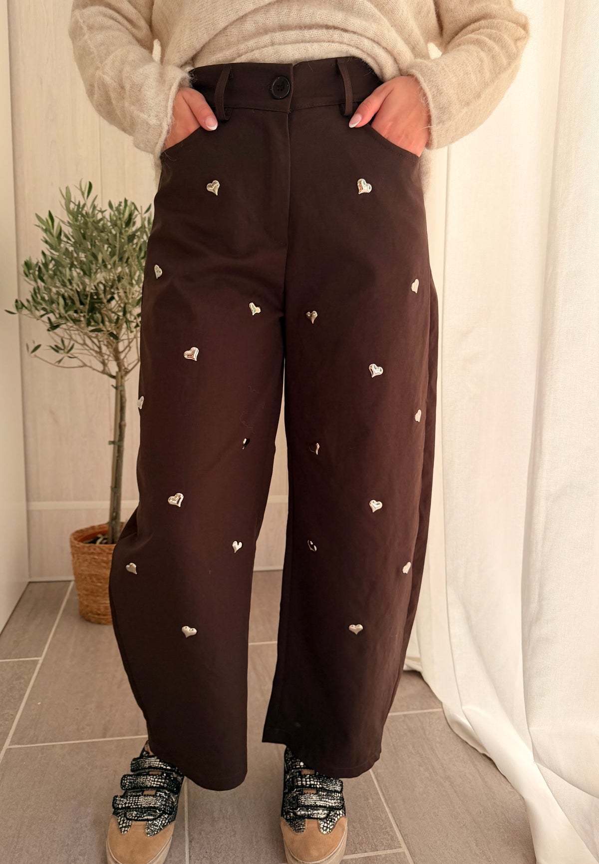 Pantalon Ballon marron – Cœurs argentés